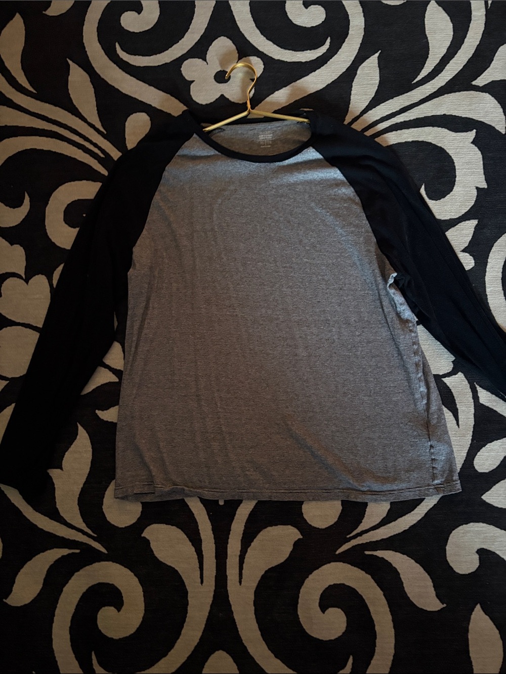 Old Navy Gray and Black Long Sleeve Tee - Soft-Washed